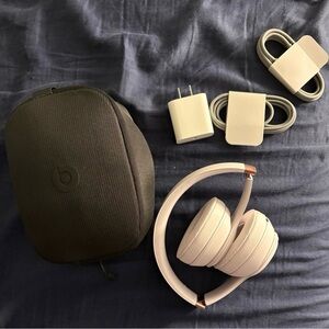 Beats 4 Wireless Headphones NEW NEVER USED